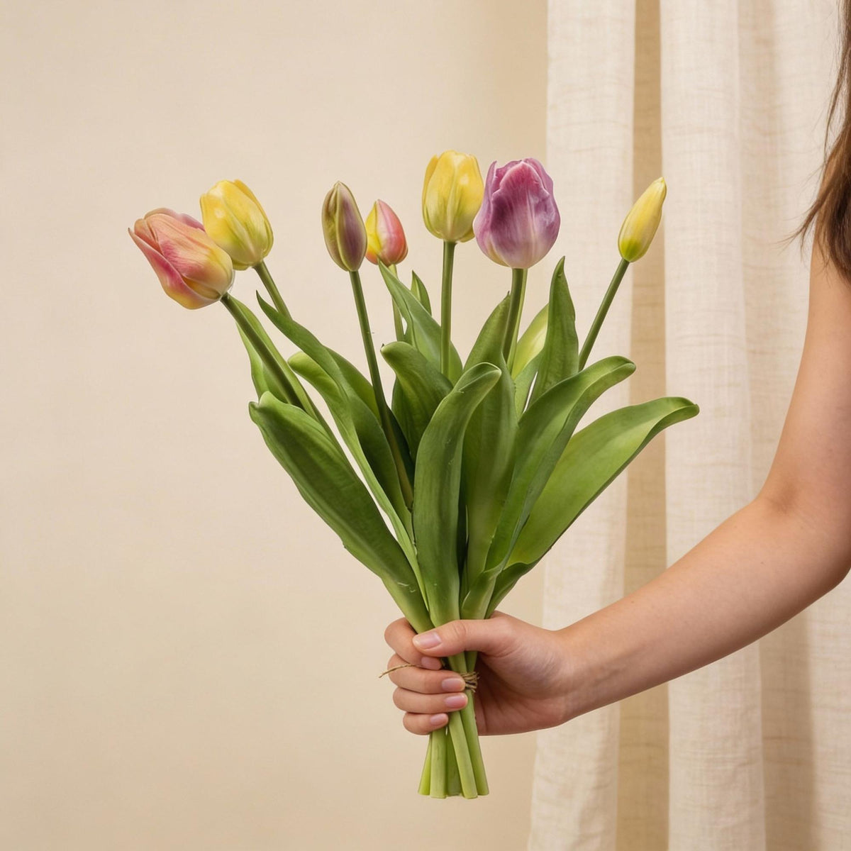 Kunsttulpen boeket Real Touch, zachte lente, 42 cm, 7 stelen, kenmerkend blad