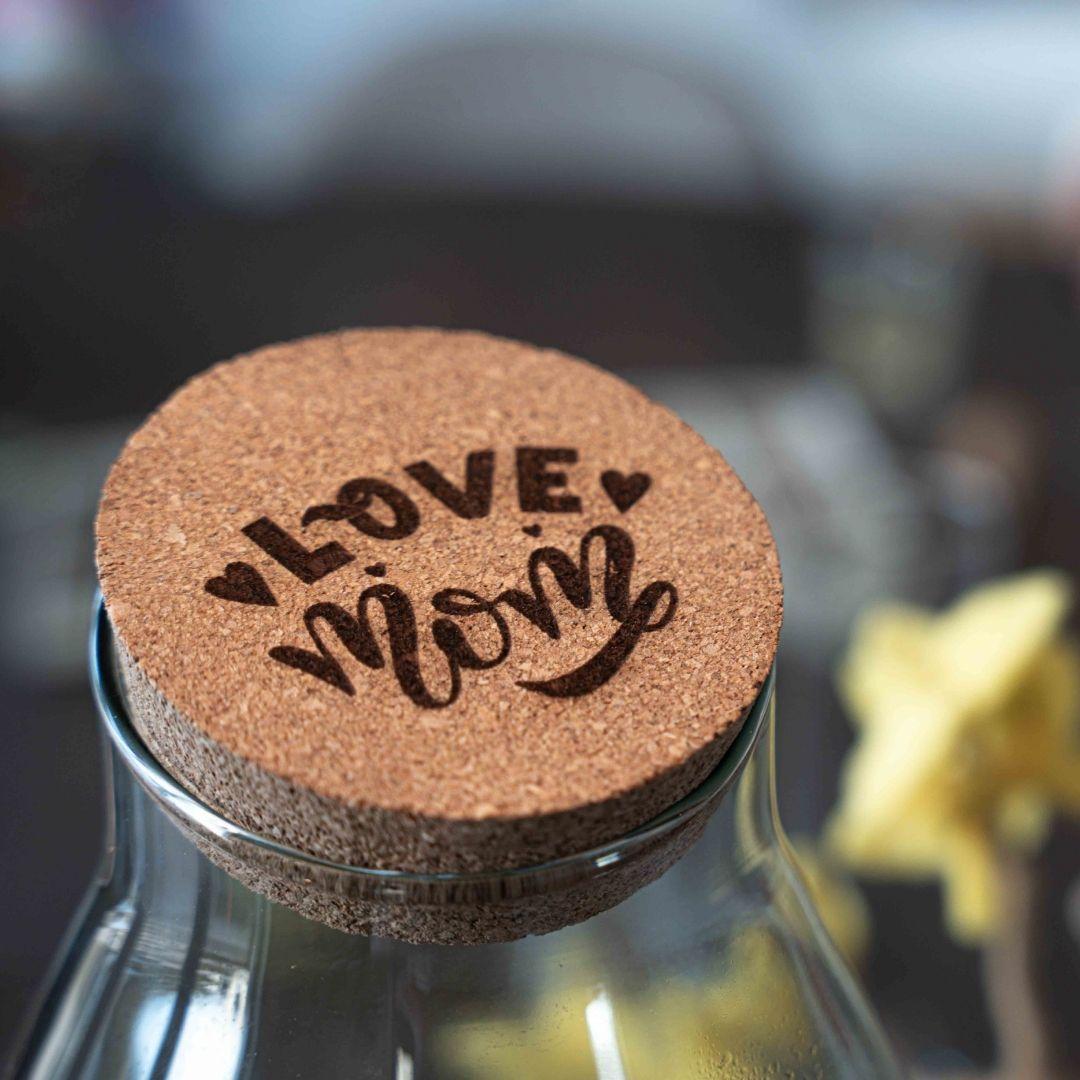 'Love Mom' terrarium Drop XL met gegraveerde kurk, groene bladeren