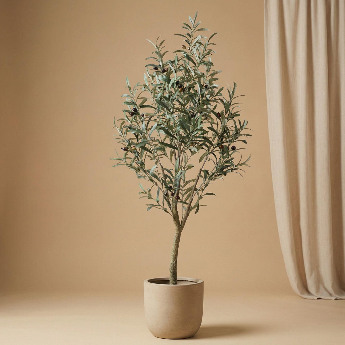 Kunst olijfboom in pot, groene bladeren