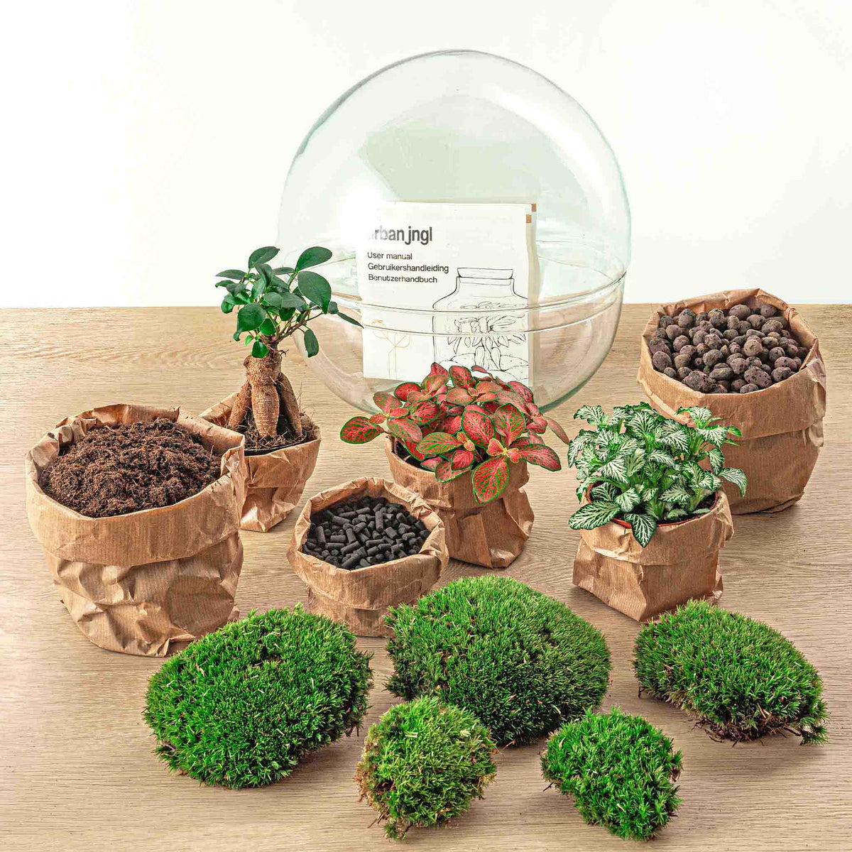 Detailfoto van DIY terrarium bolglas Dome XL Bonsai, hark en schep