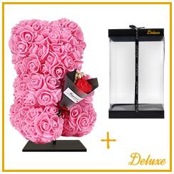 Deluxe beer op standaard | 25 cm | Roze foam met boeket | Luxe geschenkverpakking